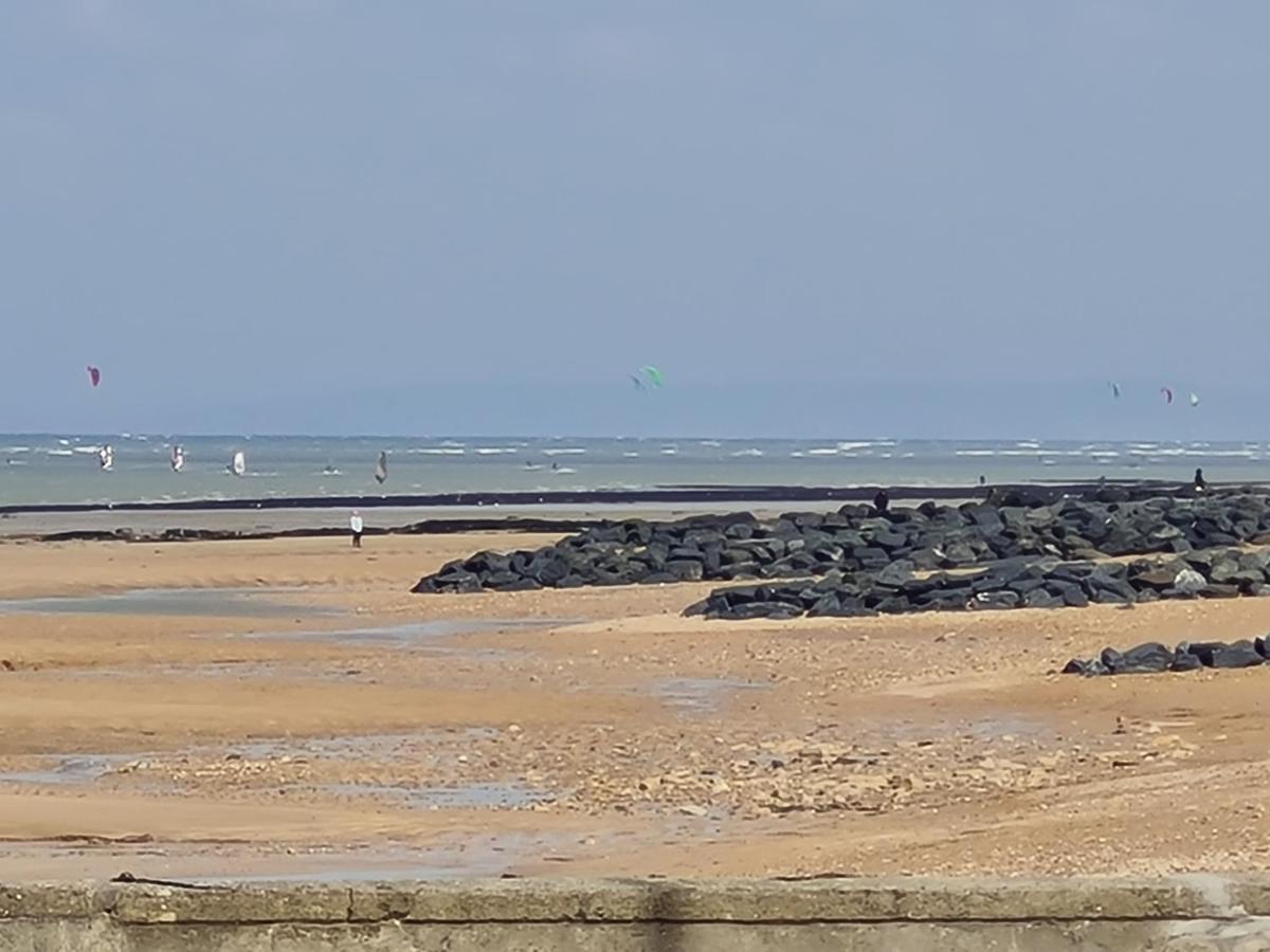 Les Pieds Dans L'Eau - Acces Direct A La Plage Bernières-sur-Mer Buitenkant foto